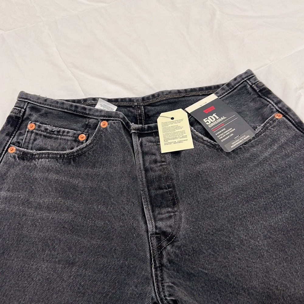 Levis - Picture 4 of 6